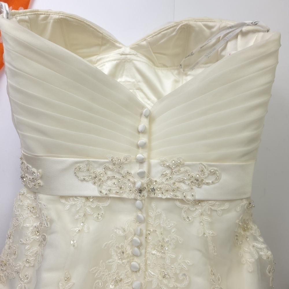 Elegant Cream Strapless Wedding Dress Sz 6 - Picture 3 of 13